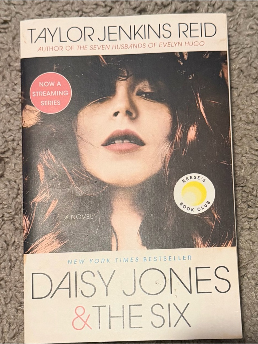 Bundle Price - $3 - BOOK - Daisy Jones & The Six by Taylor Jenkins Reid